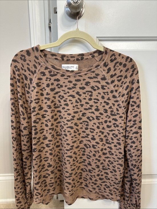 Abercrombie & Fitch Tops - Abercrombie & Fitch Brown Leopard Print Crewneck Tshirt
